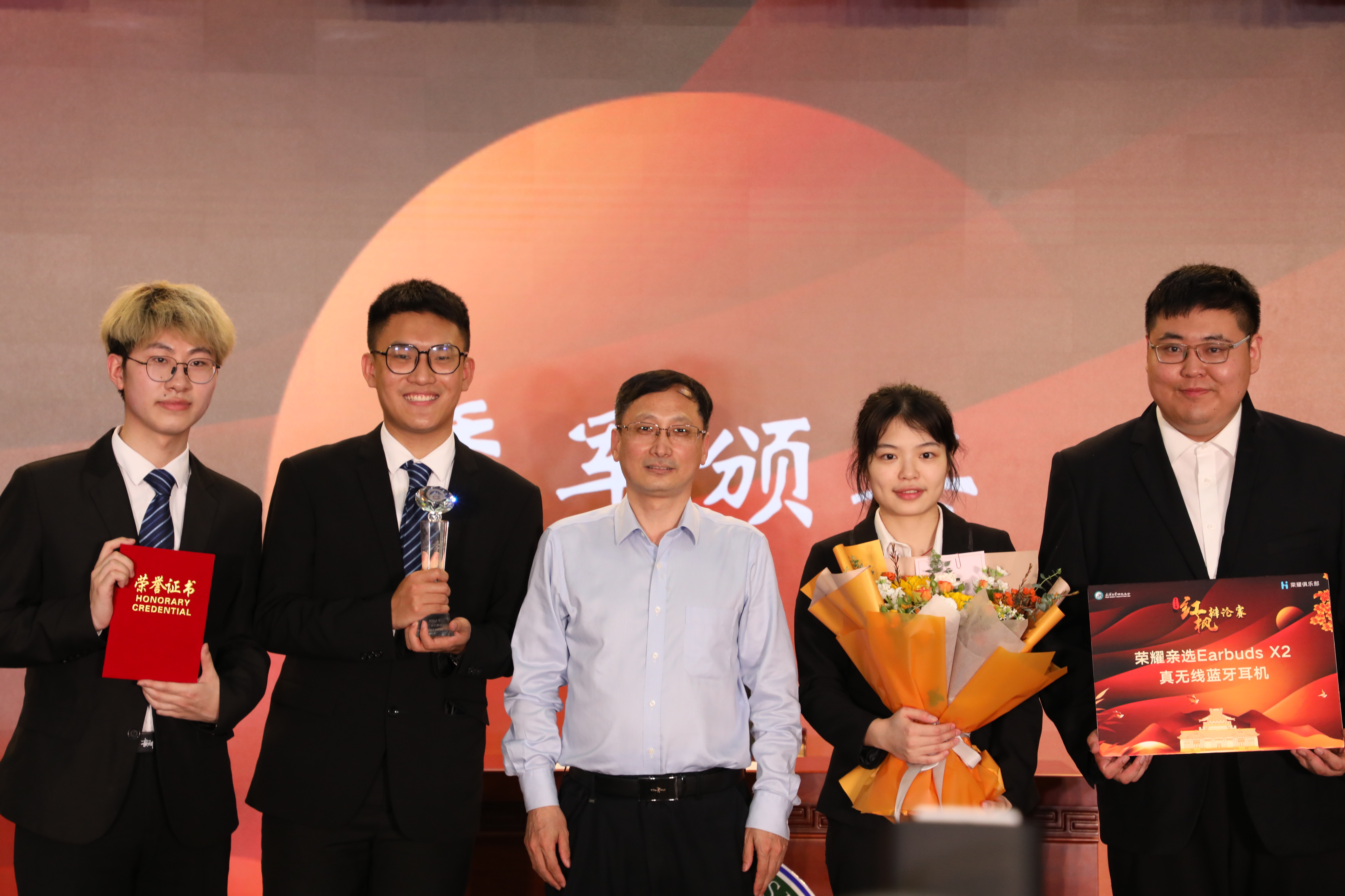实验室辩论队荣获武汉大学第十六届研究生红枫辩论赛季军！